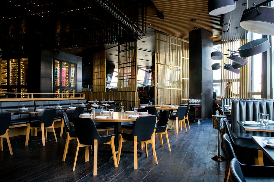 Salle de restaurant accueillante
